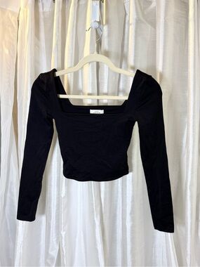 Babaton Black Square-Neck Long Sleeve Crop Top